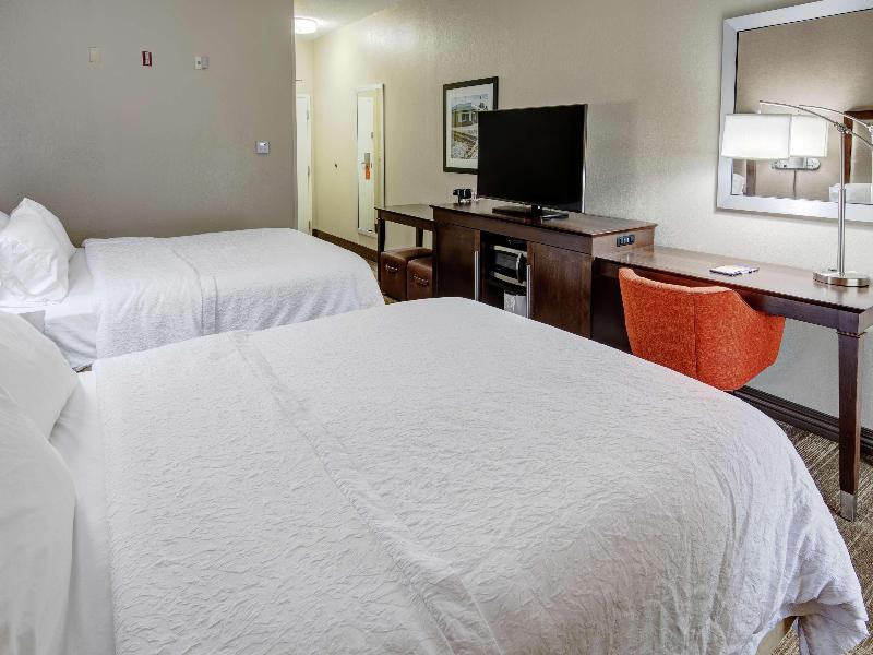 Hampton Inn Corinth image