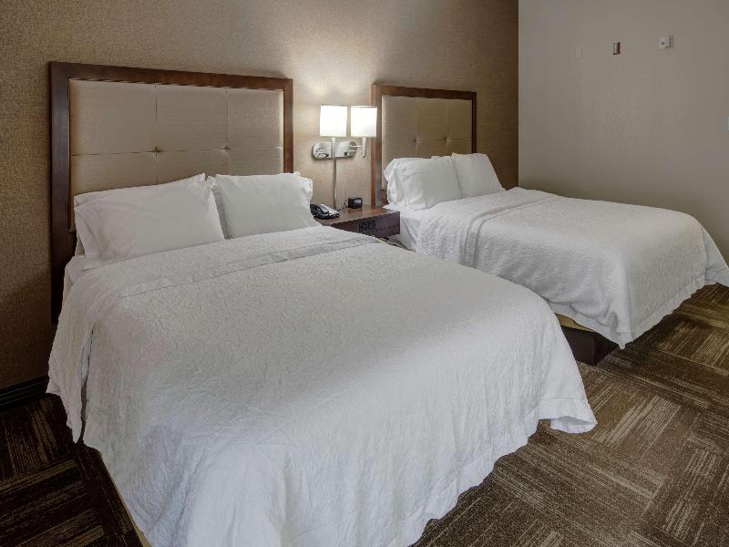 Hampton Inn Corinth image