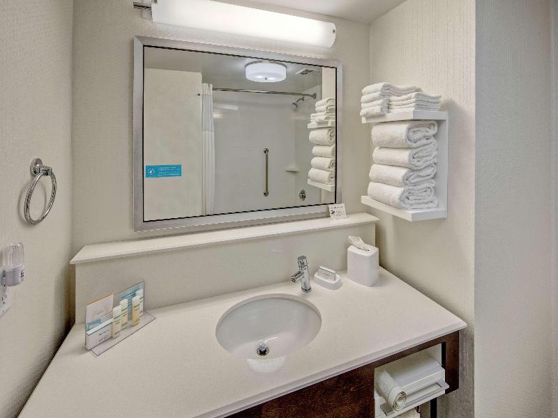 Hampton Inn Corinth image