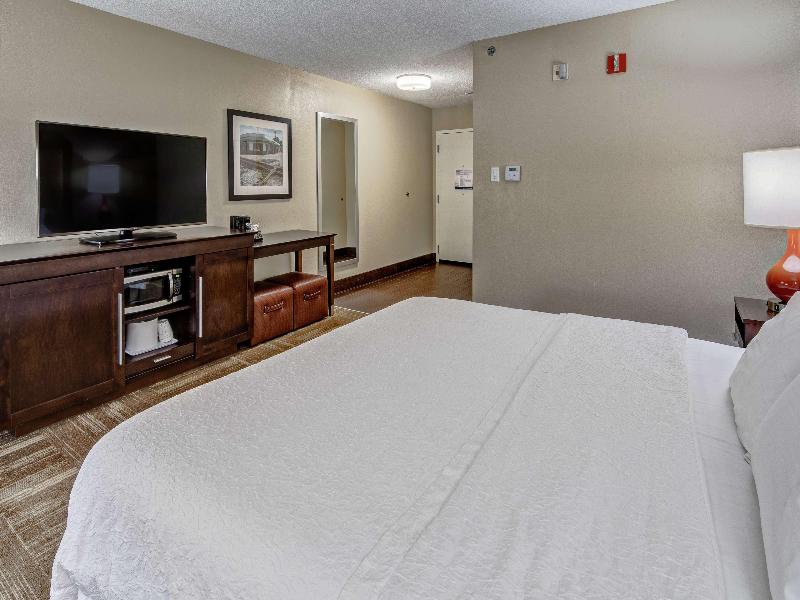 Hampton Inn Corinth image
