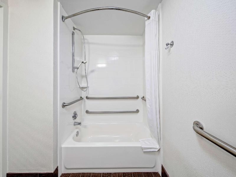 Hampton Inn Corinth image