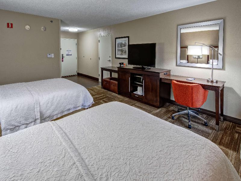 Hampton Inn Corinth image