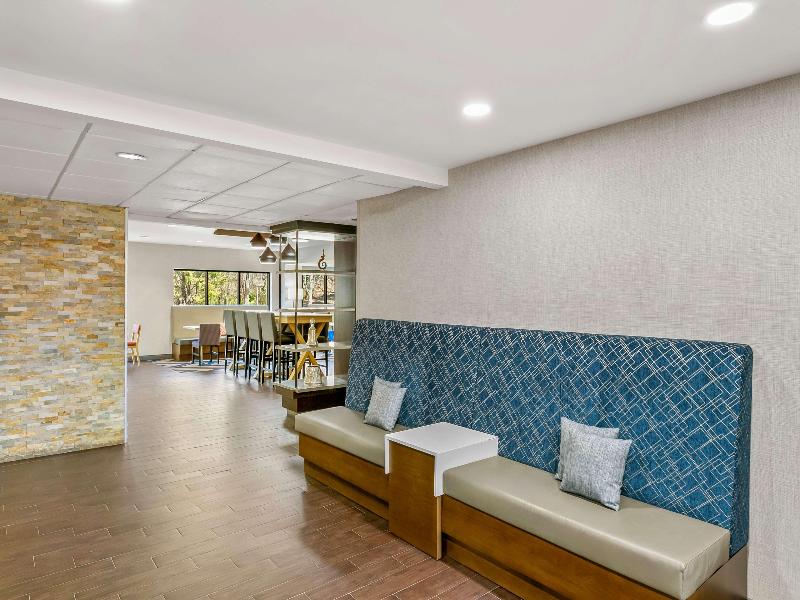 Hampton Inn Bowie image