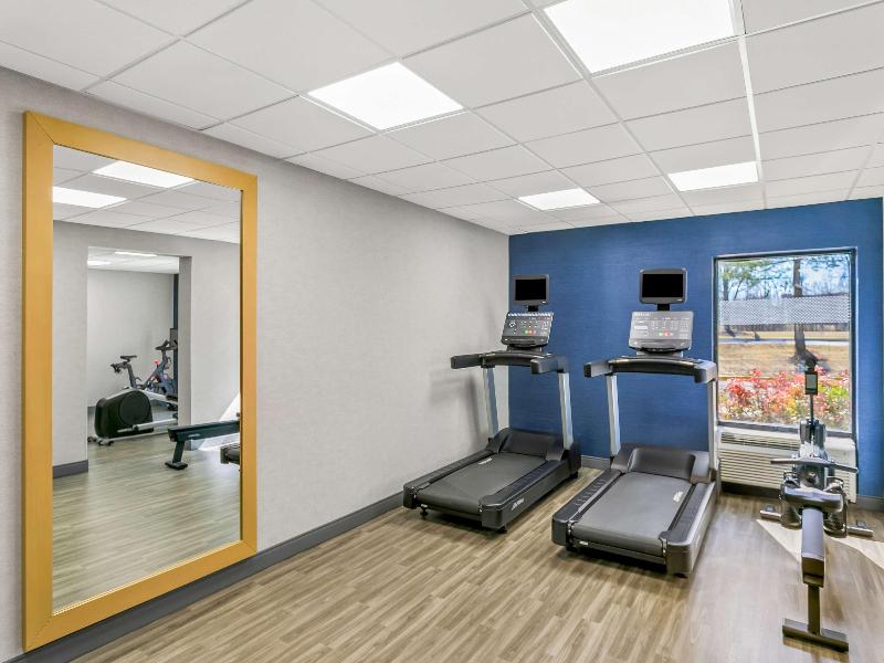 Hampton Inn Bowie image