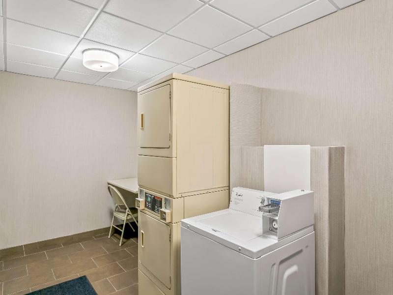 Hampton Inn Bowie image