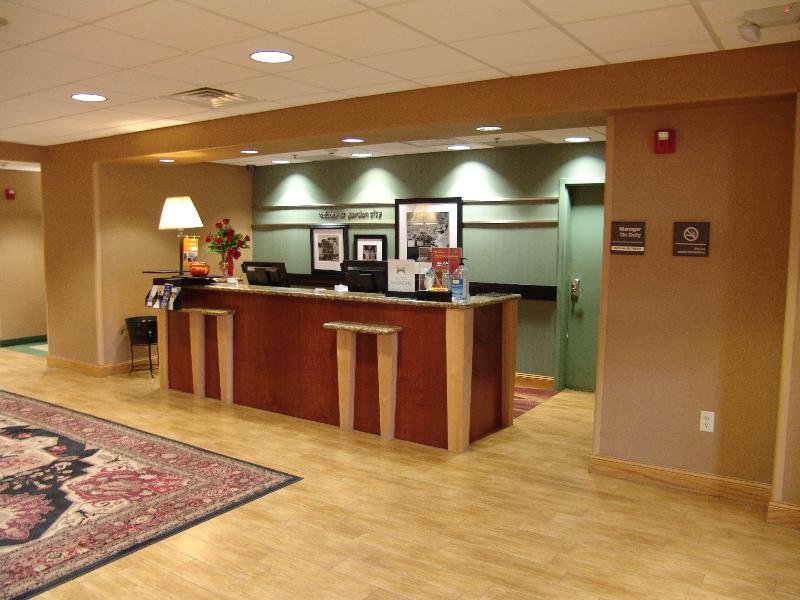 Hampton Inn Garden City image