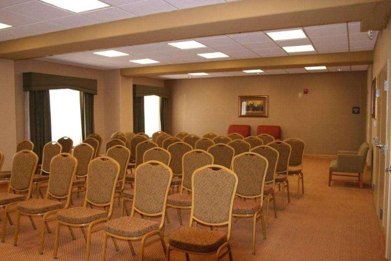 Hampton Inn Garden City image