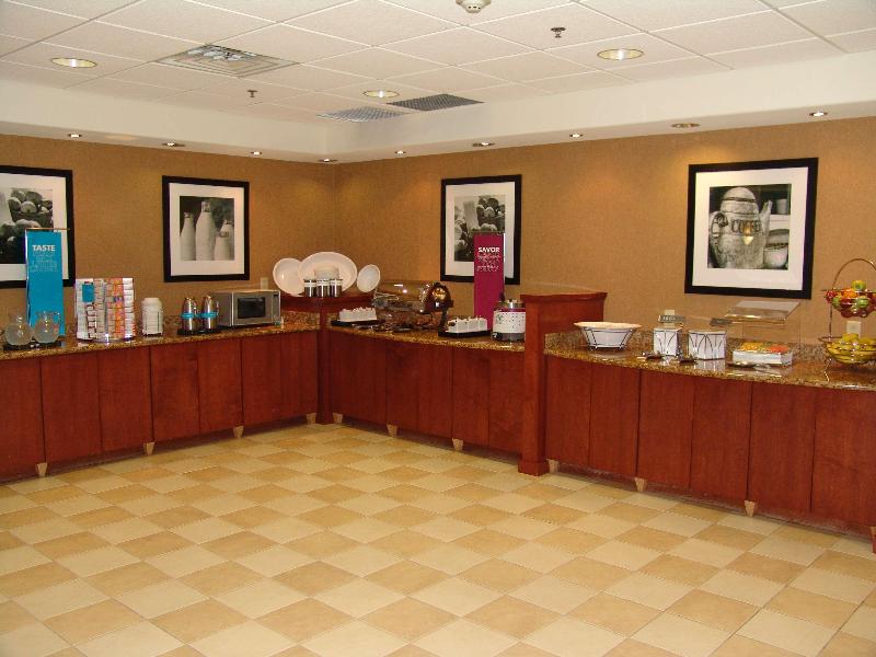 Hampton Inn Garden City image