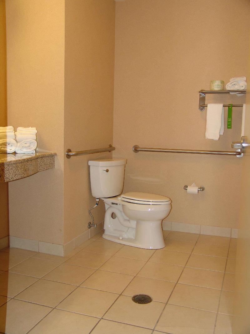 Hampton Inn Garden City image