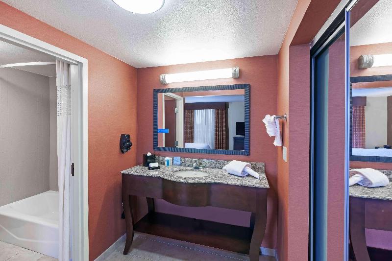 Hampton Inn & Suites Morgan City image