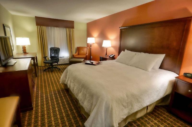 Hampton Inn & Suites Tifton image