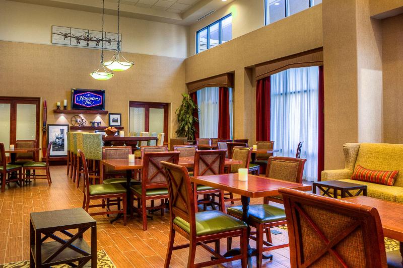 Hampton Inn & Suites Mountain Home image