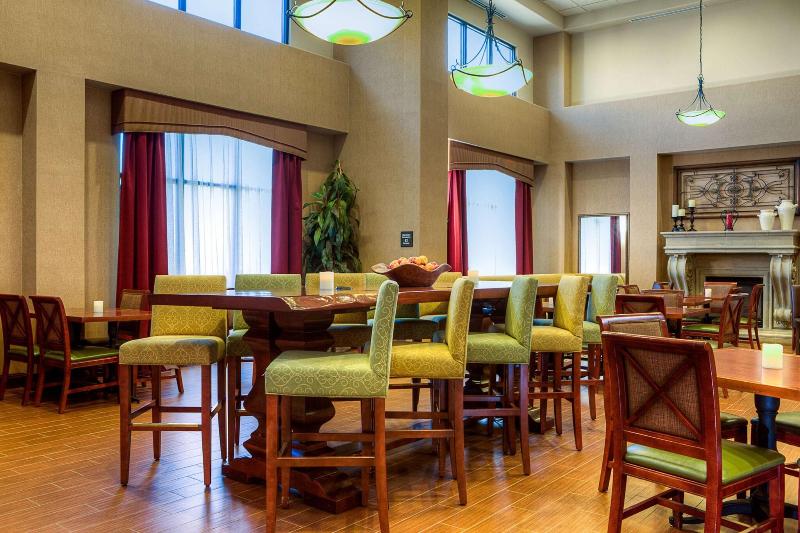 Hampton Inn & Suites Mountain Home image