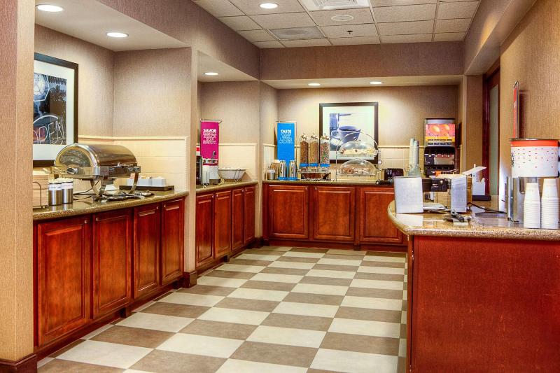 Hampton Inn & Suites Mountain Home image
