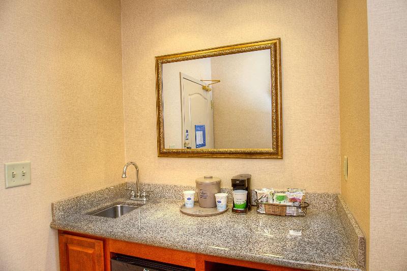 Hampton Inn & Suites Mountain Home image