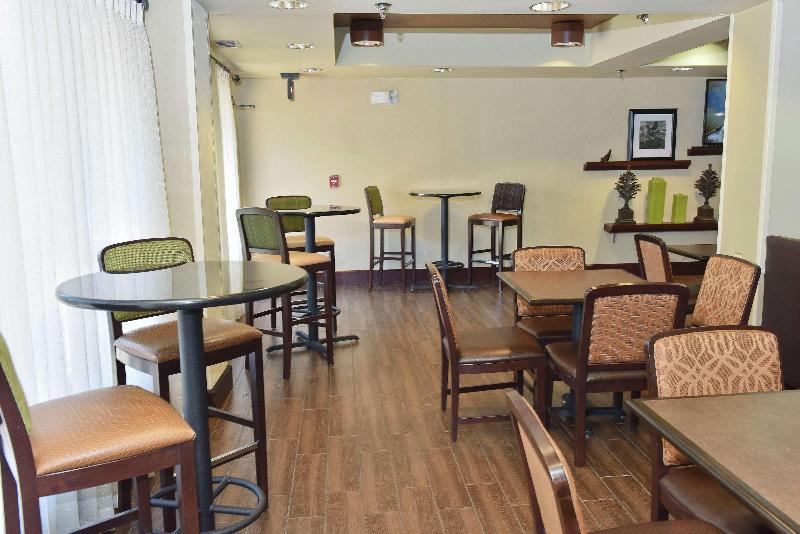 Hampton Inn Ruston image