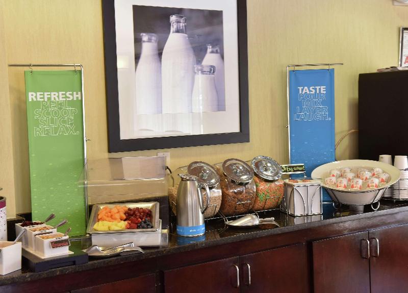 Hampton Inn Ruston image