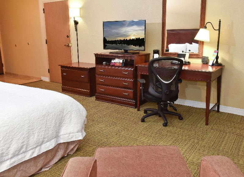 Hampton Inn Ruston image