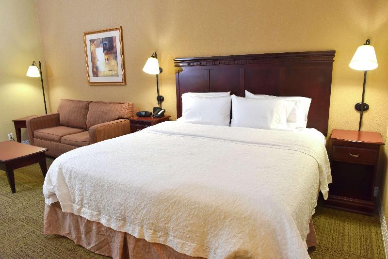 Hampton Inn Ruston image