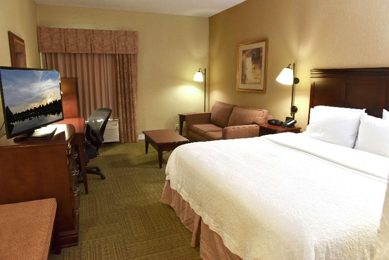 Hampton Inn Ruston image