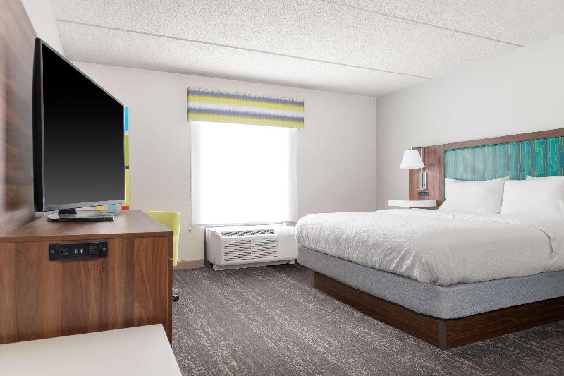 Hampton Inn & Suites Brookings image