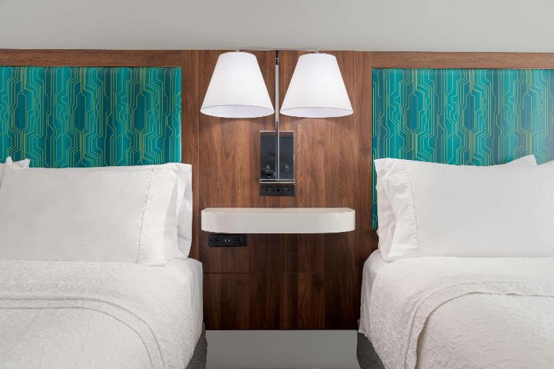 Hampton Inn & Suites Brookings image