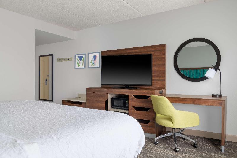 Hampton Inn & Suites Brookings image