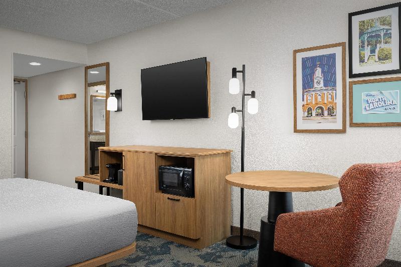 Hampton Inn By Hilton Fayetteville Fort Bragg image