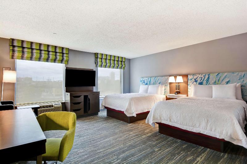 Hampton Inn & Suites Newark-Harrison-Riverwalk image