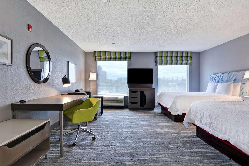 Hampton Inn & Suites Newark-Harrison-Riverwalk image