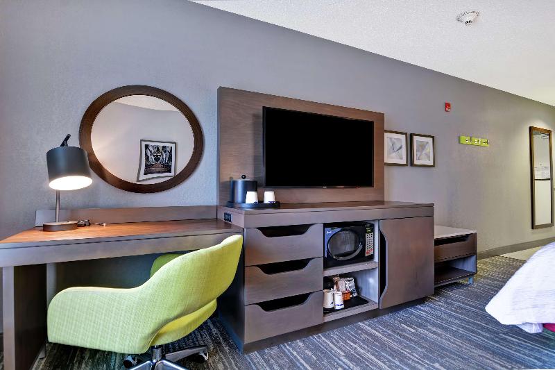 Hampton Inn & Suites Newark-Harrison-Riverwalk image