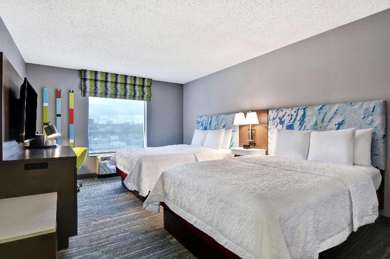 Hampton Inn & Suites Newark-Harrison-Riverwalk image