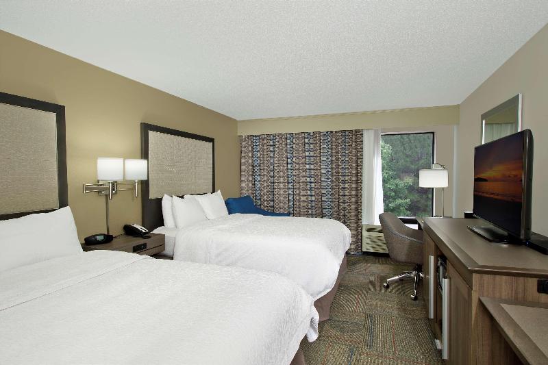 Hampton Inn Madison image