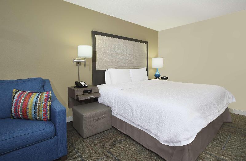 Hampton Inn Madison image