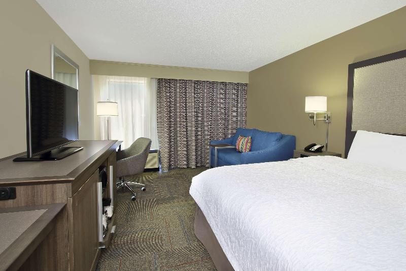 Hampton Inn Madison image