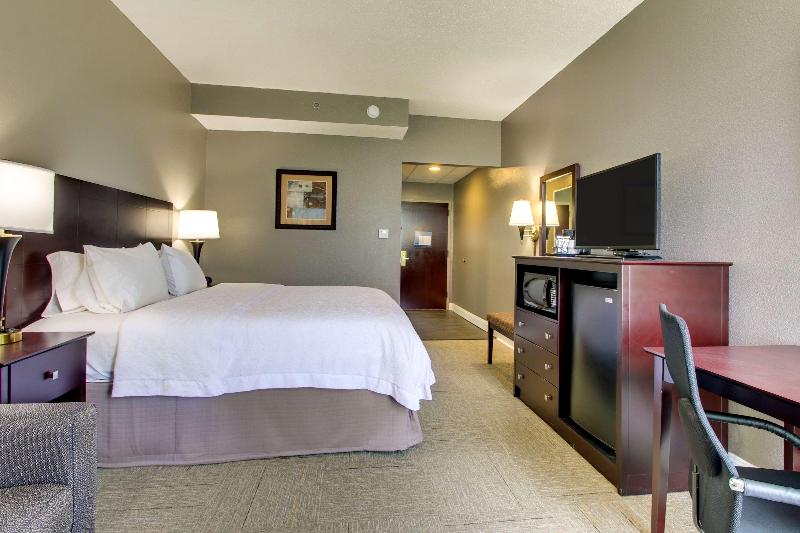 Hampton Inn Rolla image 6