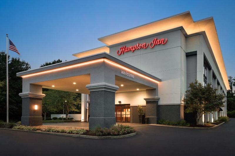 Hampton Inn Starkville image