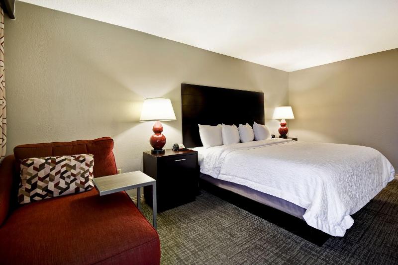 Hampton Inn Starkville image