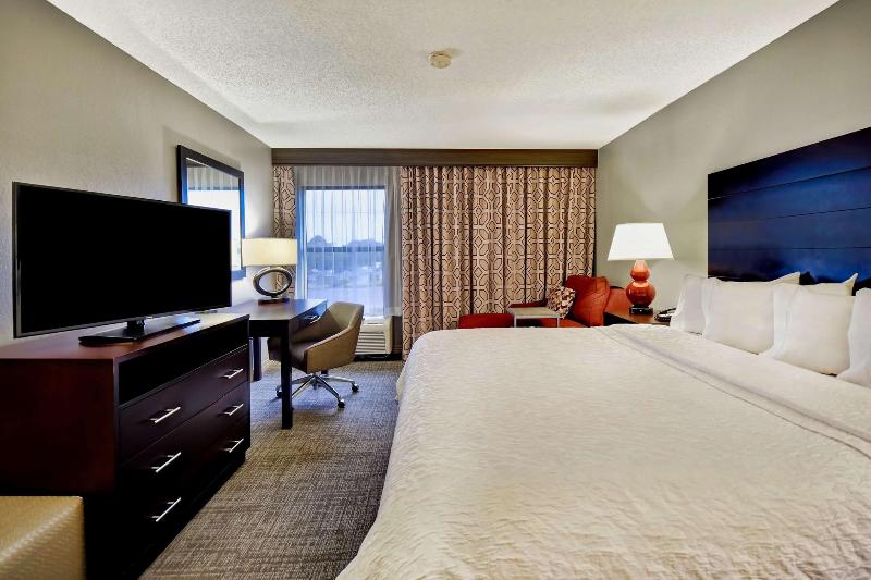 Hampton Inn Starkville image