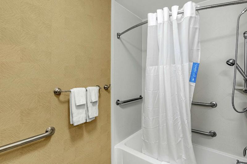Hampton Inn Starkville image