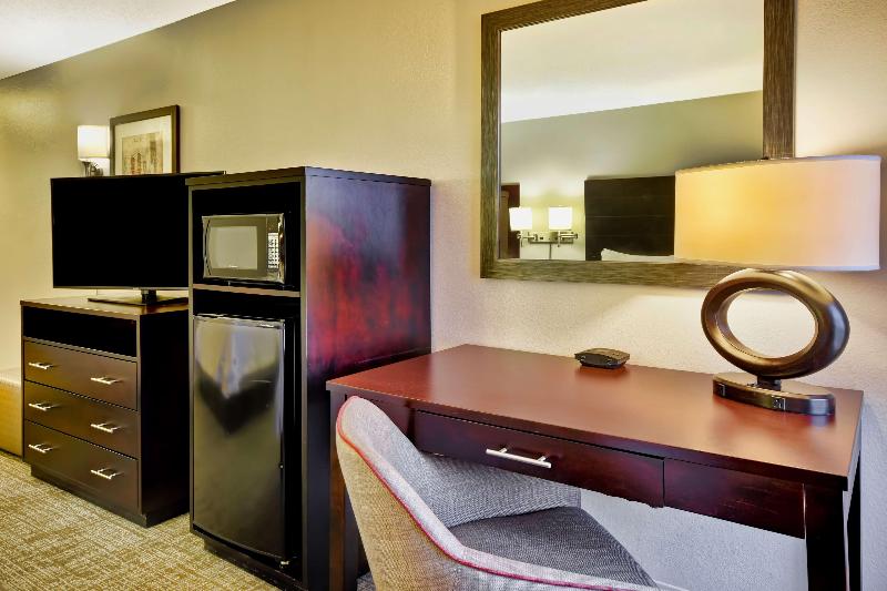 Hampton Inn Starkville image