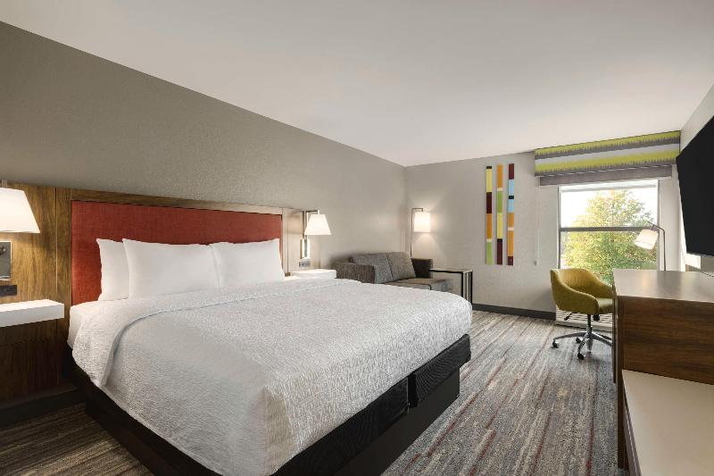 Hampton Inn Starkville image