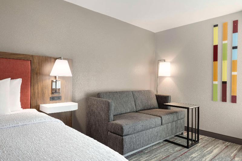 Hampton Inn Starkville image