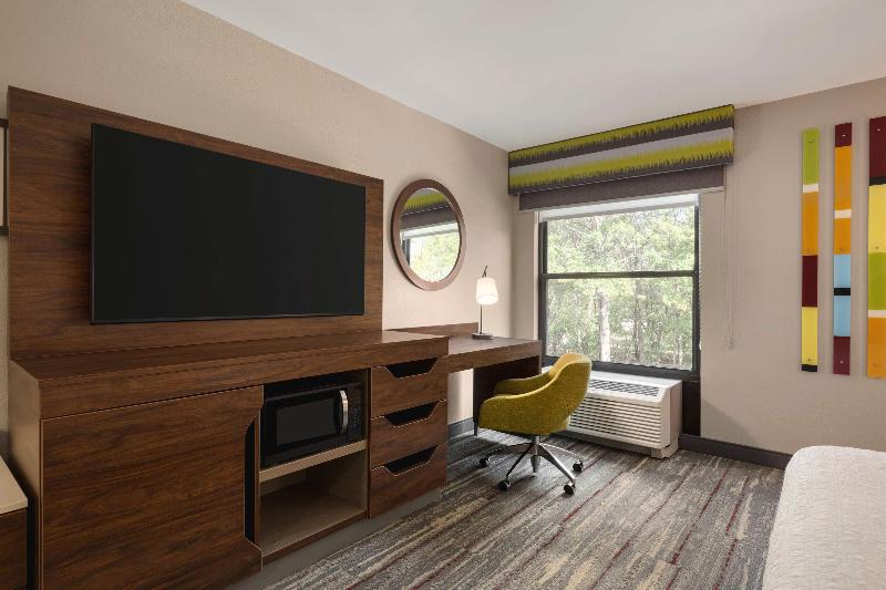 Hampton Inn Starkville image