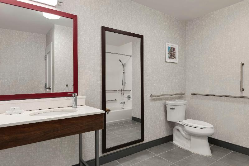 Hampton Inn Starkville image