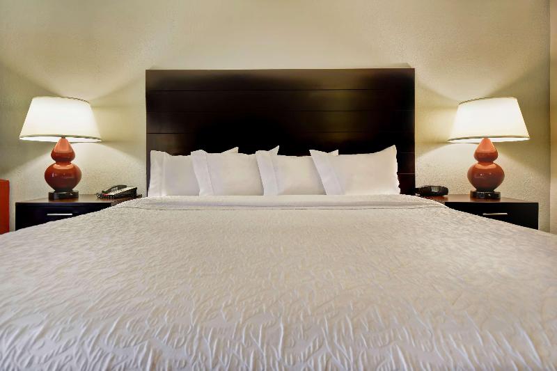 Hampton Inn Starkville image