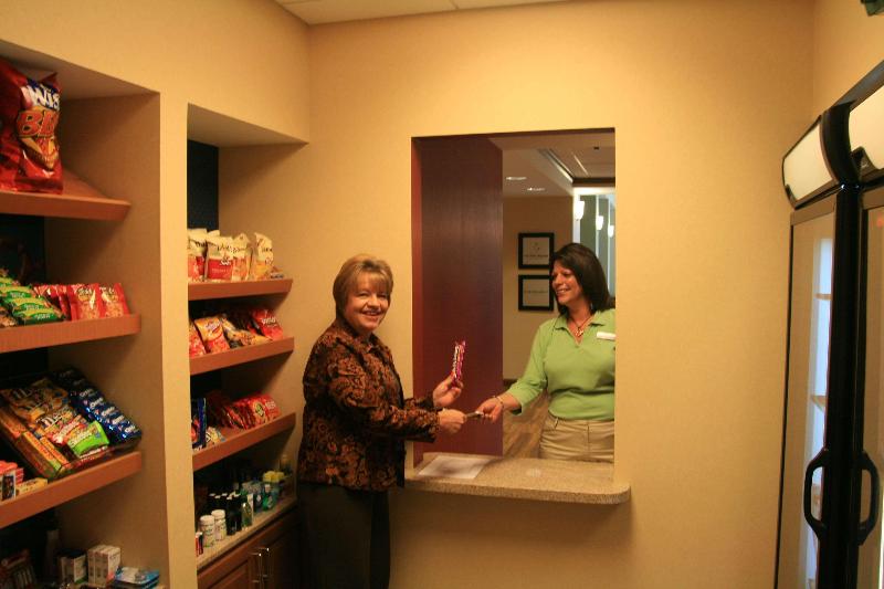 Hampton Inn & Suites Warren image