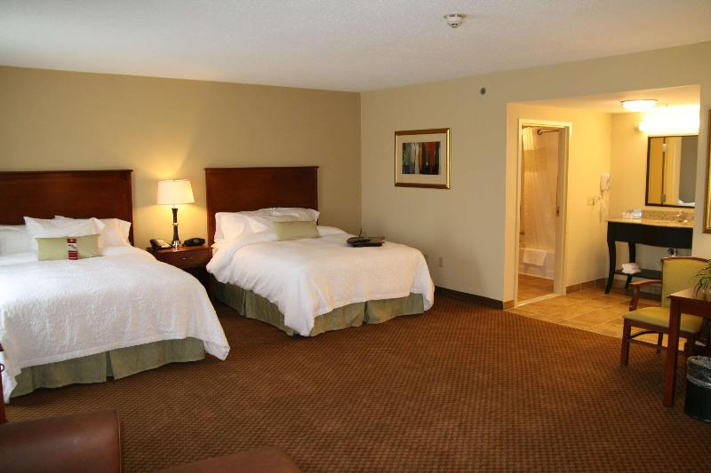 Hampton Inn & Suites Warren image