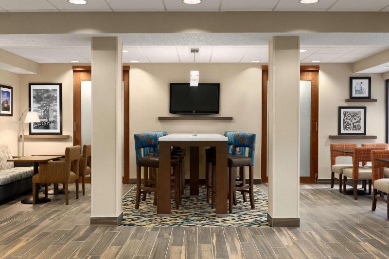 Hampton Inn Wausau image