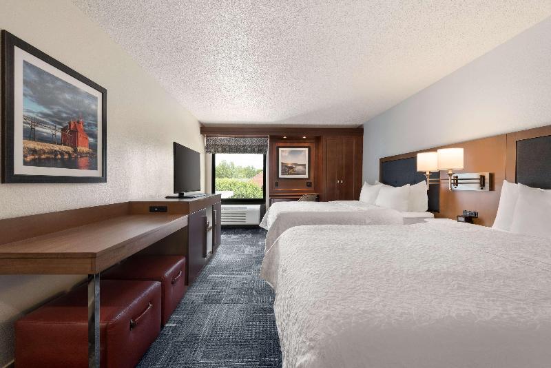 Hampton Inn Wausau image